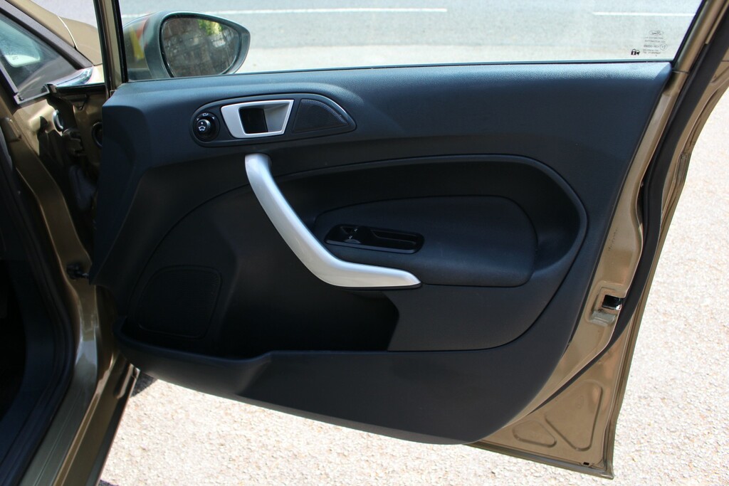 Ford Fiesta Zetec Blue #25