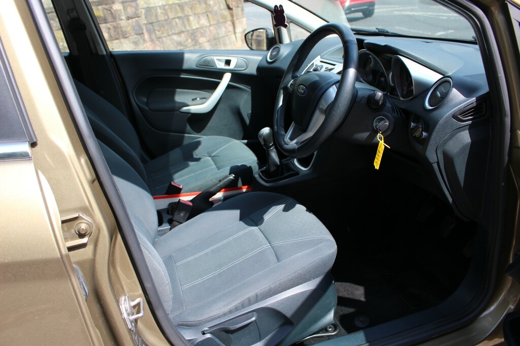 Ford Fiesta Zetec Blue #24