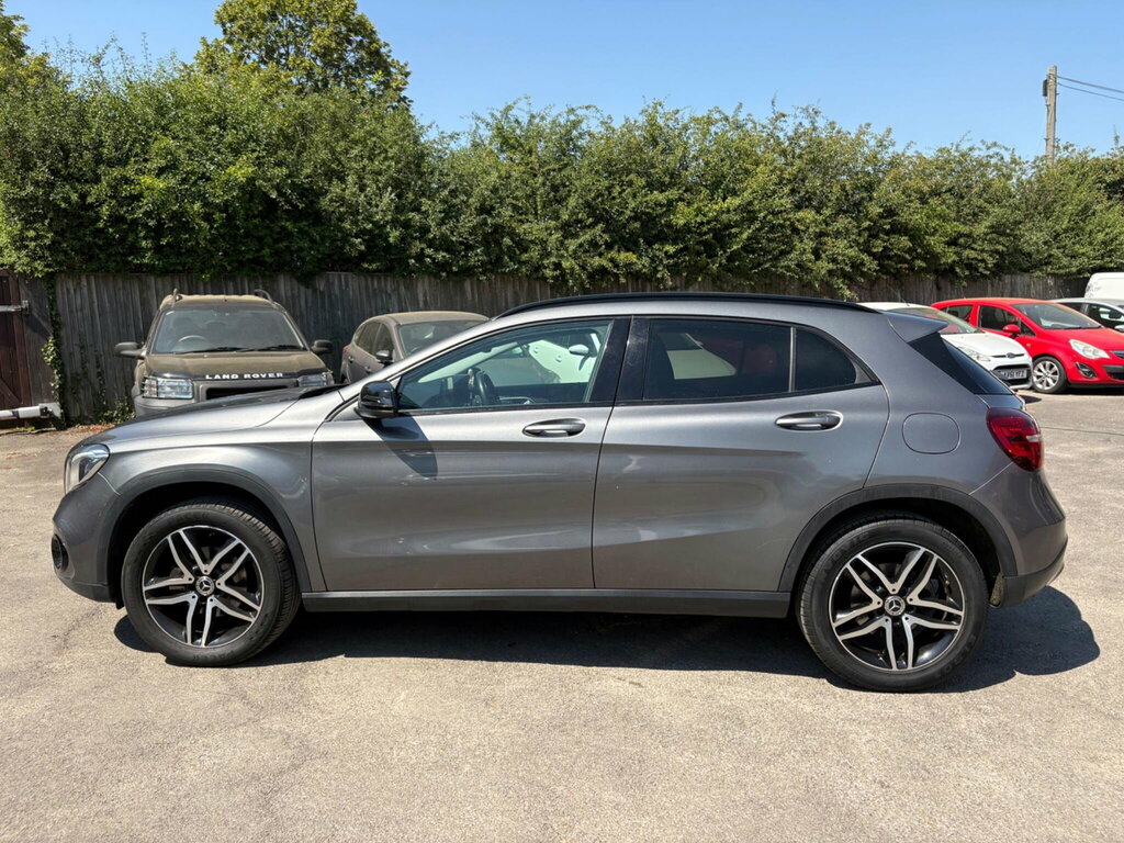 Mercedes-Benz GLA Class 1.6 Gla180 Urban Edition 7G-dct Euro 6 Ss Grey