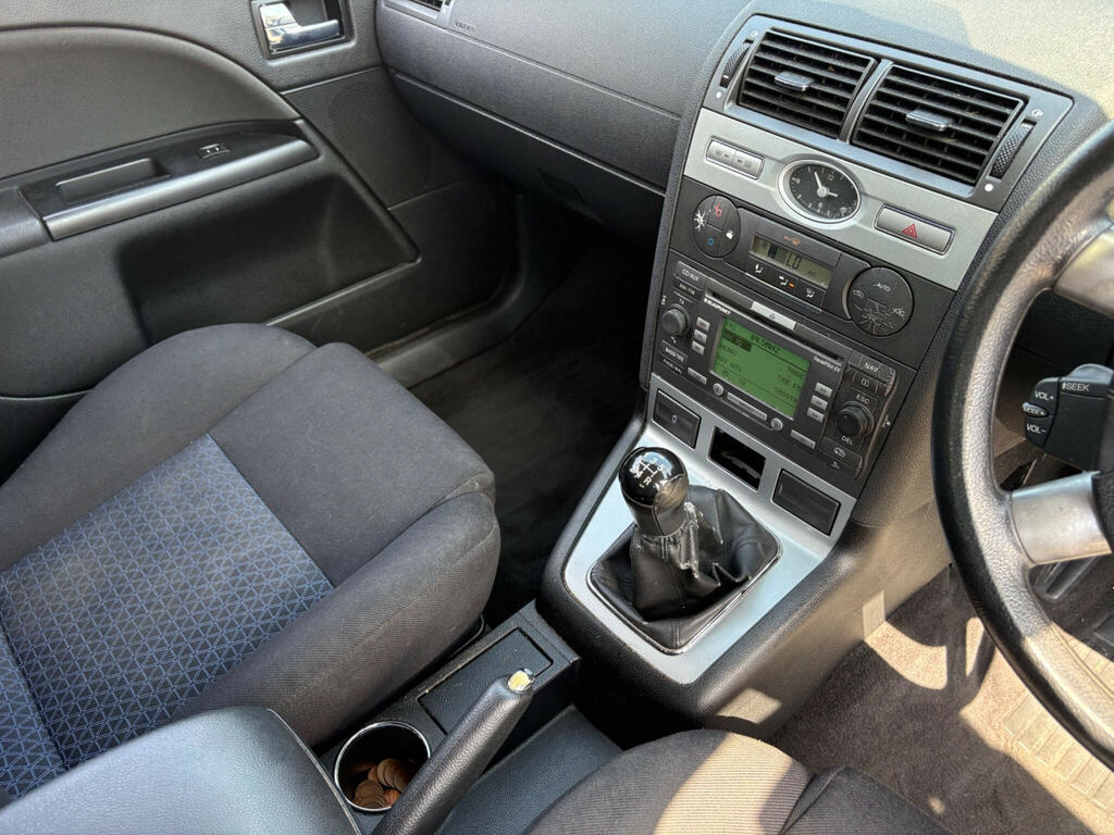 Ford Mondeo Hatchback Silver #12