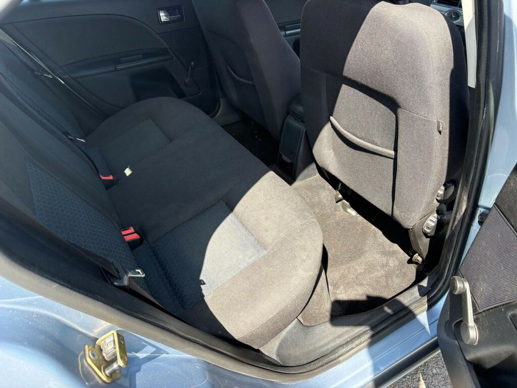 Ford Mondeo Hatchback Silver #13