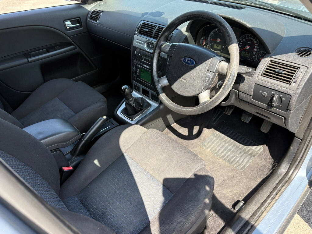 Ford Mondeo Hatchback Silver #14