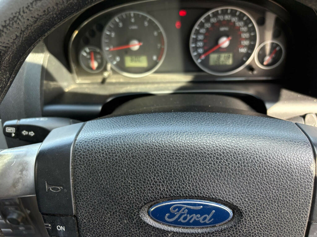 Ford Mondeo Hatchback Silver #11