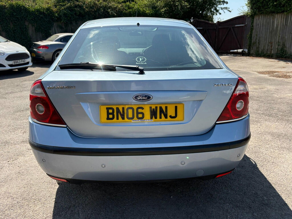 Ford Mondeo Hatchback Silver #7