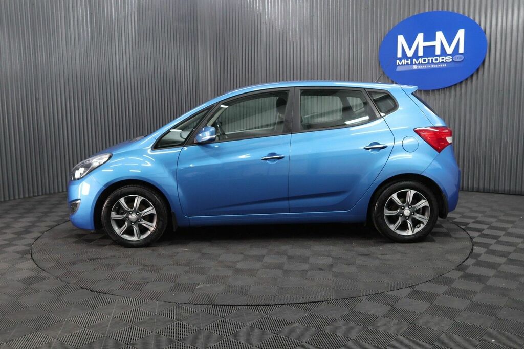 Hyundai Ix20 Blue Drive Se Hatchback Blue #4