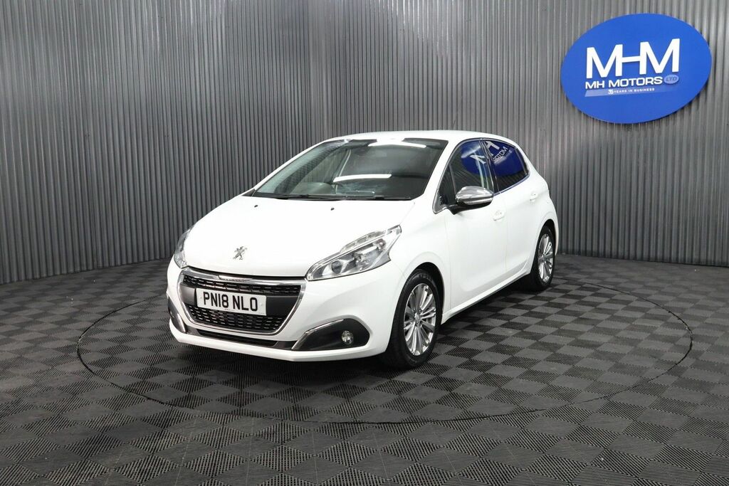 Peugeot 208 Bluehdi Allure Hatchback White #3