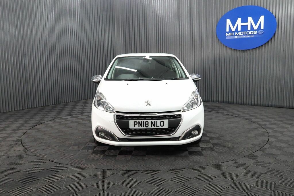 Peugeot 208 Bluehdi Allure Hatchback White #2