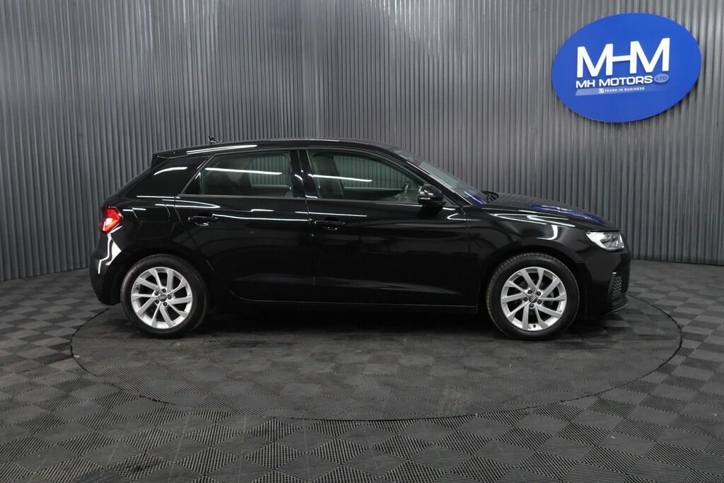 Audi A1 Tfsi 25 Sport Sportback Black #4