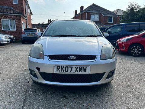 Ford Fiesta Zetec Climate 16V #2