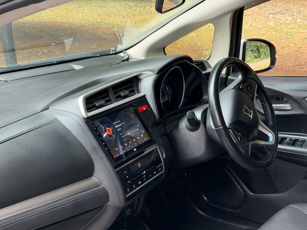 Honda Fit 1.5 Hybrid Red #12