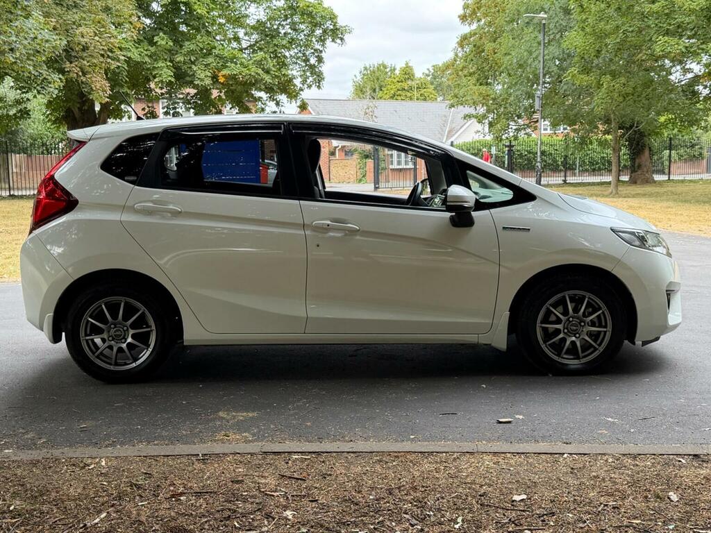 Honda Fit 1.5 Hybrid Red #7