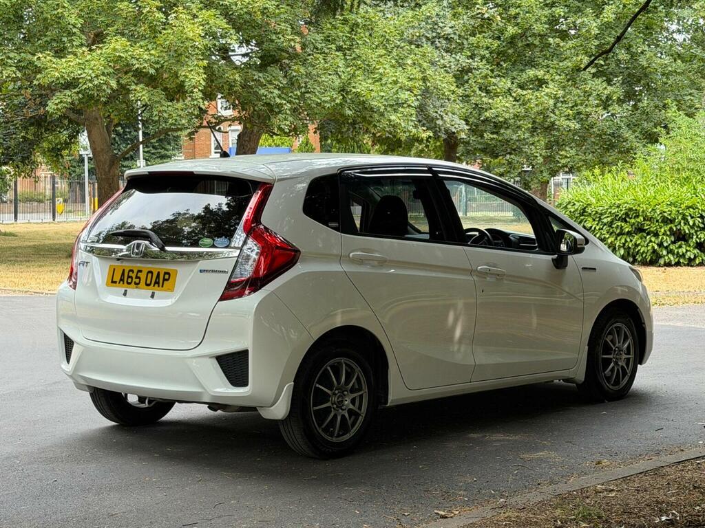 Honda Fit 1.5 Hybrid Red #8