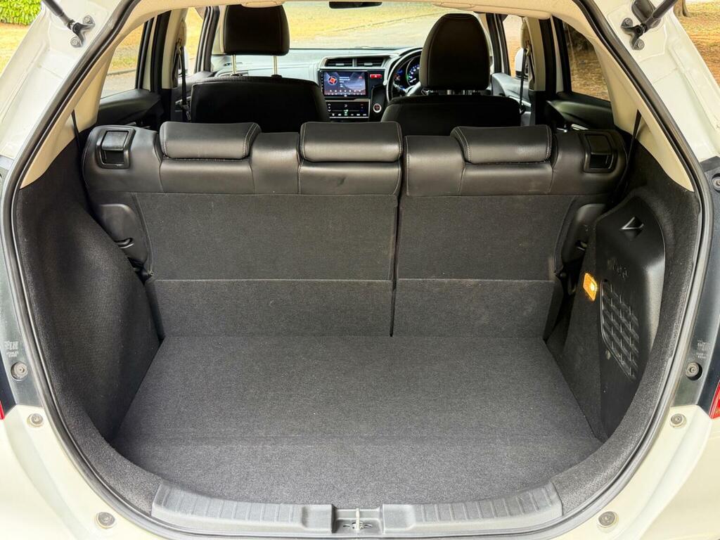 Honda Fit 1.5 Hybrid Red #19