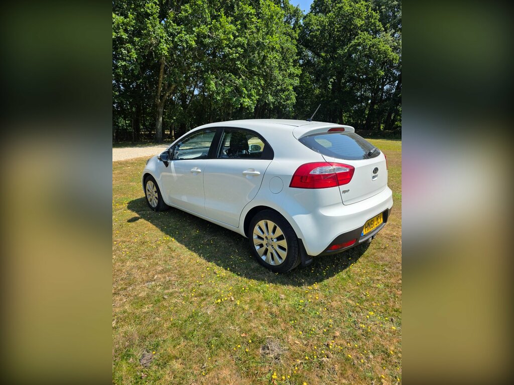 Kia RIO 1.4 2 Hatchback Euro 5 107 Bhp White #3