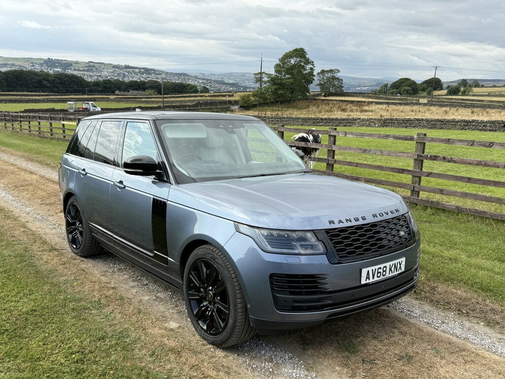 Land Rover Range Rover 2.0 P400e 12.4Kwh Blue
