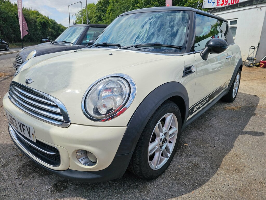 Mini Hatch 1.6 Cooper D Hatchback Euro 5 S LJ63VFV White