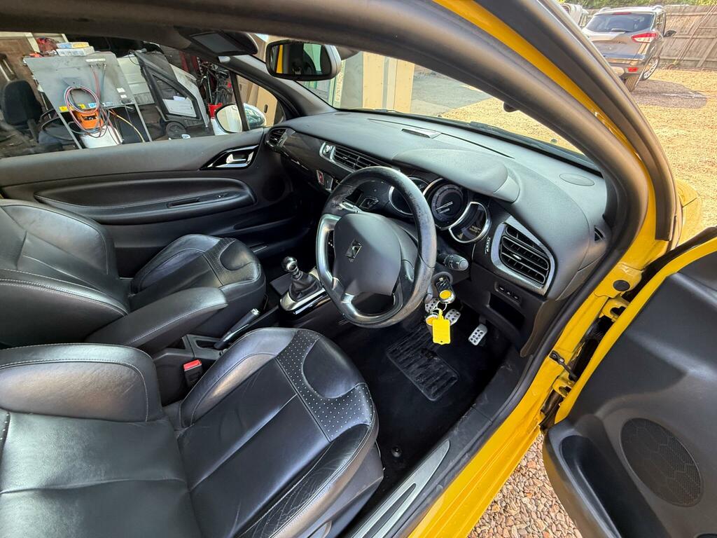 Citroen DS3 1.6 E-hdi Airdream Dsport Plus Euro 5 Ss Yellow #2