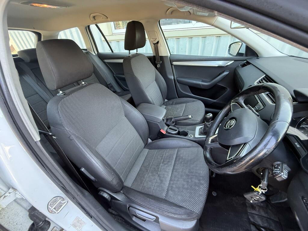 Skoda Octavia 2.0 Tdi Se Euro 6 Ss White #3