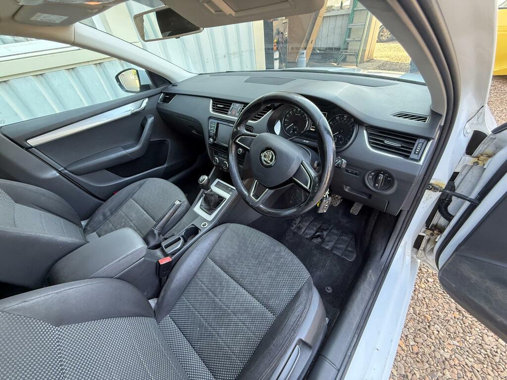 Skoda Octavia 2.0 Tdi Se Euro 6 Ss White #2