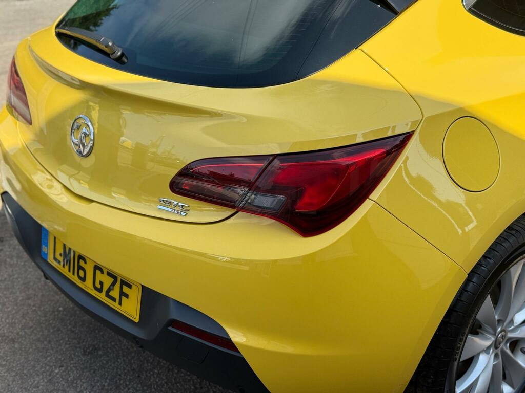 Vauxhall Astra GTC 2.0 Cdti Sri Euro 5 Ss Yellow #2