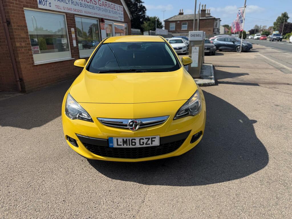 Vauxhall Astra GTC 2.0 Cdti Sri Euro 5 Ss Yellow #4