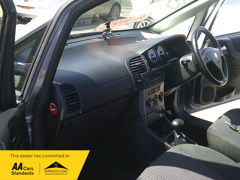 Vauxhall Zafira Design Silver #23