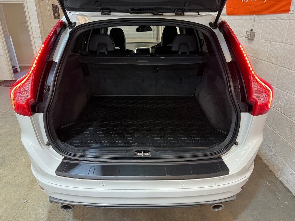 Volvo XC60 2.0 D4 R-design Lux Nav Geartronic Euro 6 Ss White #8