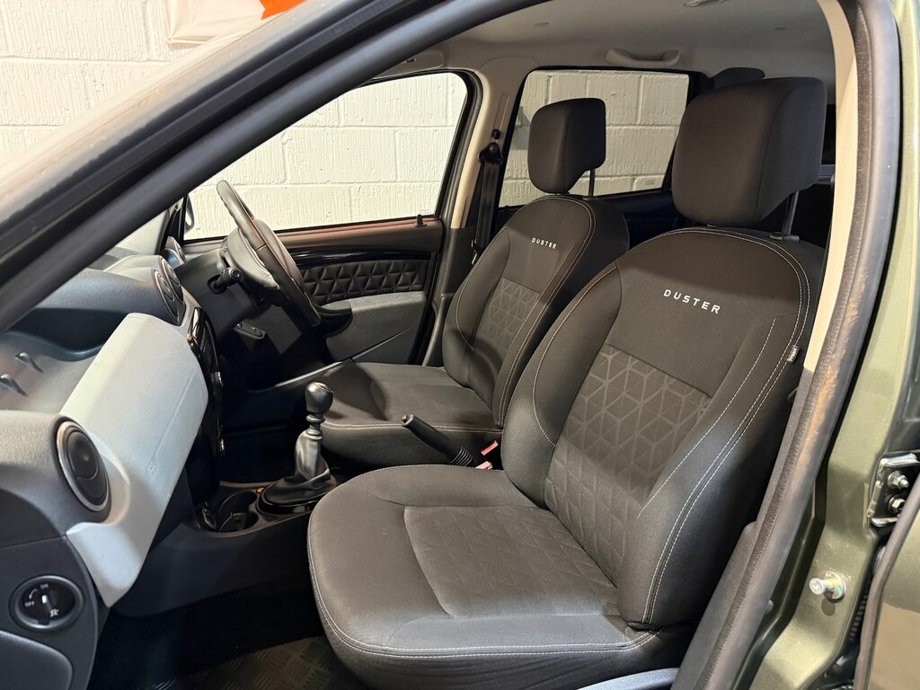Dacia Duster 2015 15 Laureate Silver #9