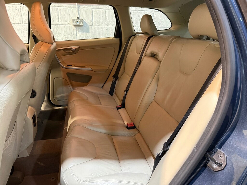 Volvo XC60 2.0 Automatic Red #14
