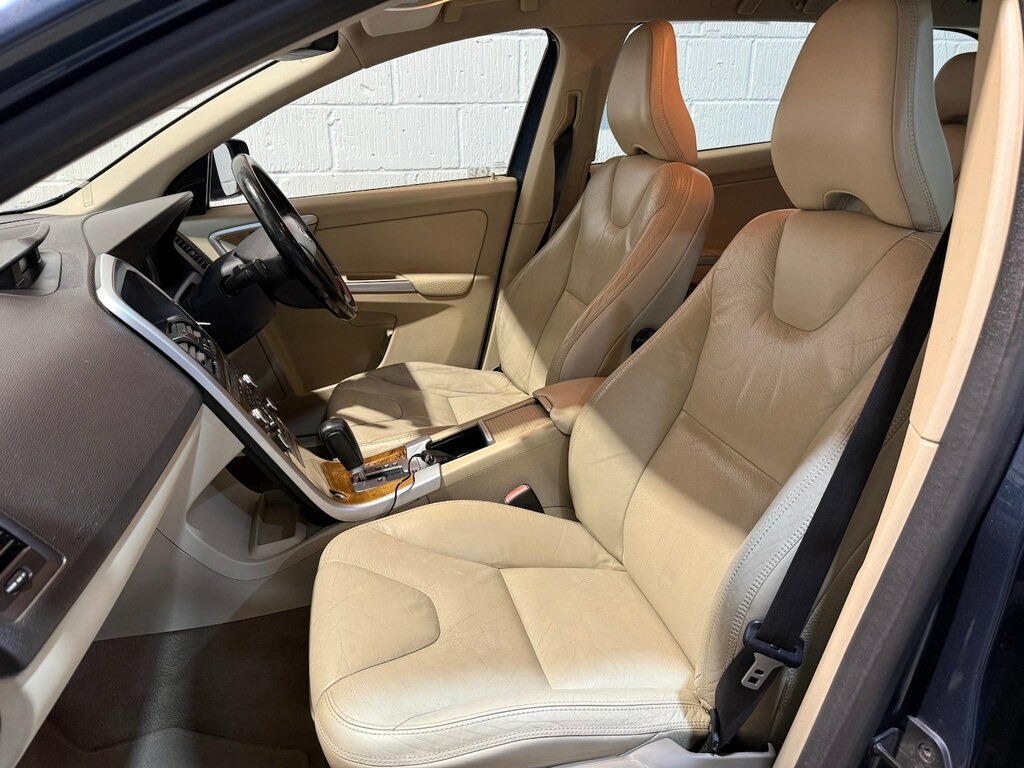 Volvo XC60 2.0 Automatic Red #13
