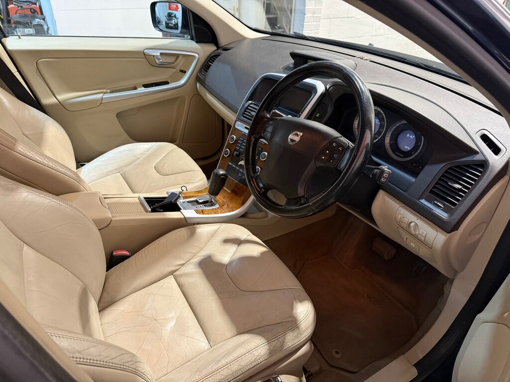 Volvo XC60 2.0 Automatic Red #10