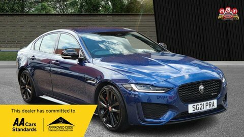 Jaguar XE R-dynamic Black Mhev Blue
