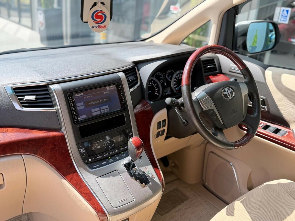 Toyota Alphard 2.4 240G 7 Seater White #2