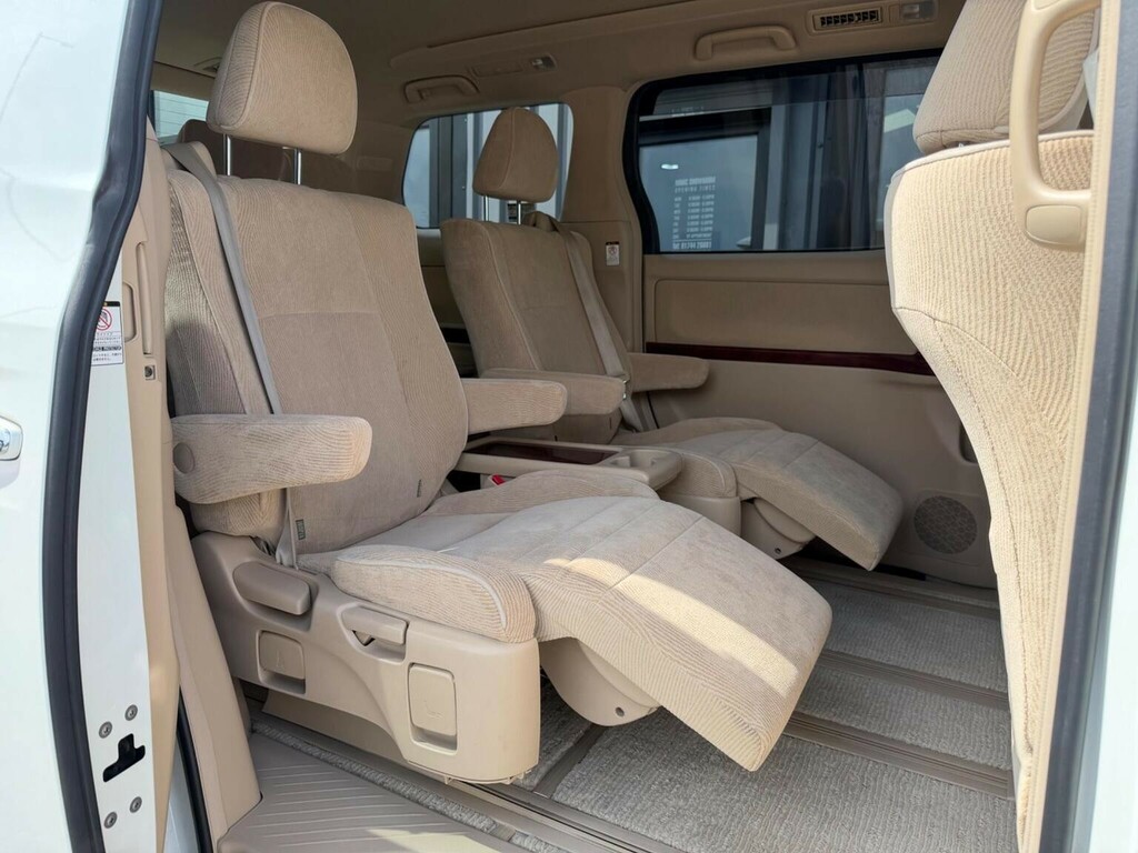 Toyota Alphard 2.4 240G 7 Seater White #4