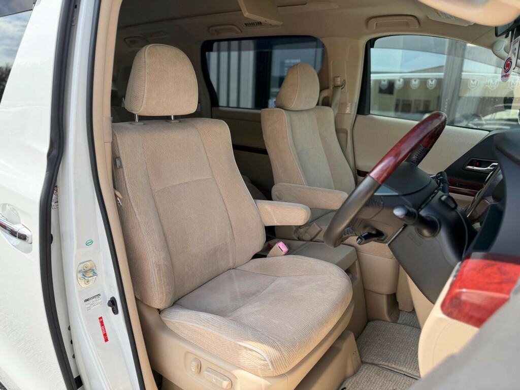 Toyota Alphard 2.4 240G 7 Seater White #6