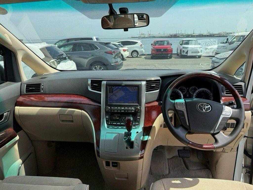 Toyota Alphard 240Z Platinum Edition 2.4 White #12