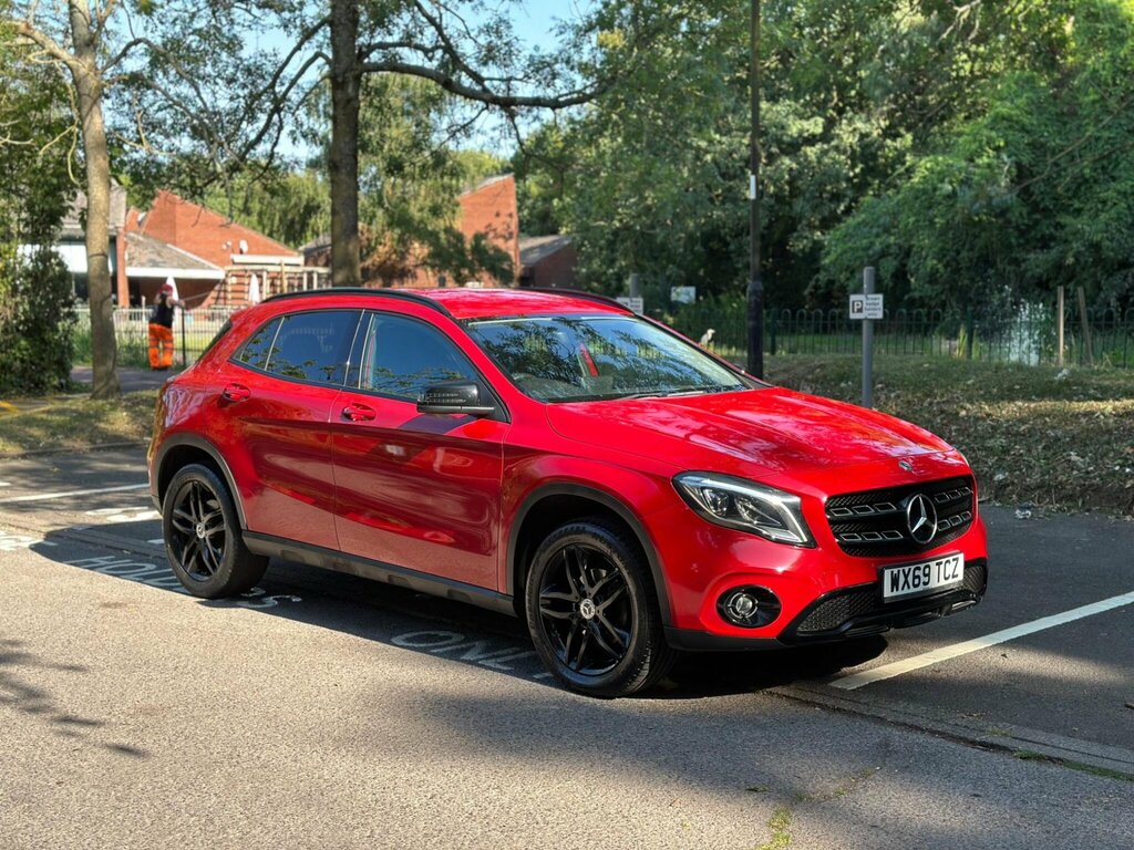Mercedes-Benz GLA Class 1.6 Gla180 Urban Edition Euro 6 Ss Red