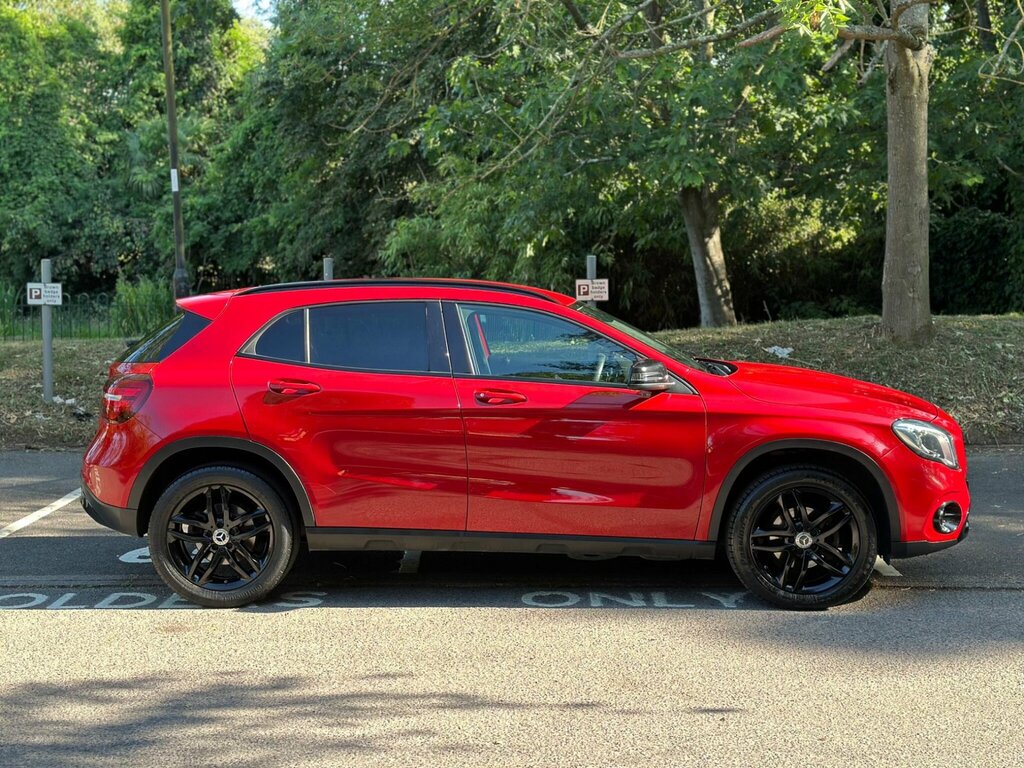 Mercedes-Benz GLA Class 1.6 Gla180 Urban Edition Euro 6 Ss Red #3