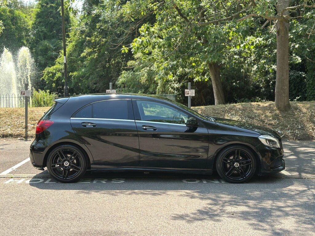 Mercedes-Benz A Class 1.6 A180 Amg Line Premium 7G-dct Euro 6 Ss Black #3