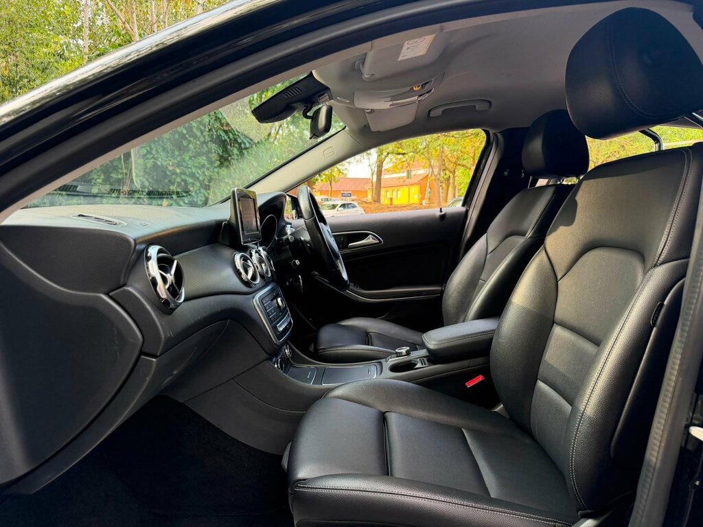 Mercedes-Benz GLA Class 220D 4Matic Amg Line Grey #15