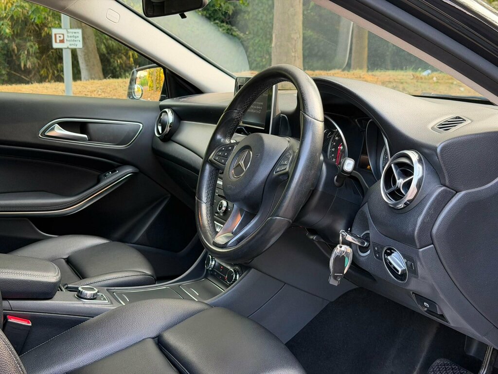 Mercedes-Benz GLA Class 220D 4Matic Amg Line Grey #10