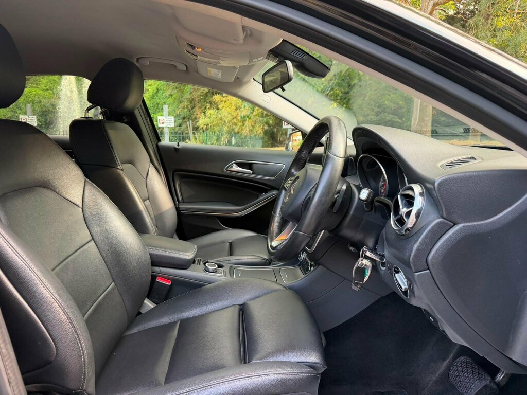 Mercedes-Benz GLA Class 220D 4Matic Amg Line Grey #12