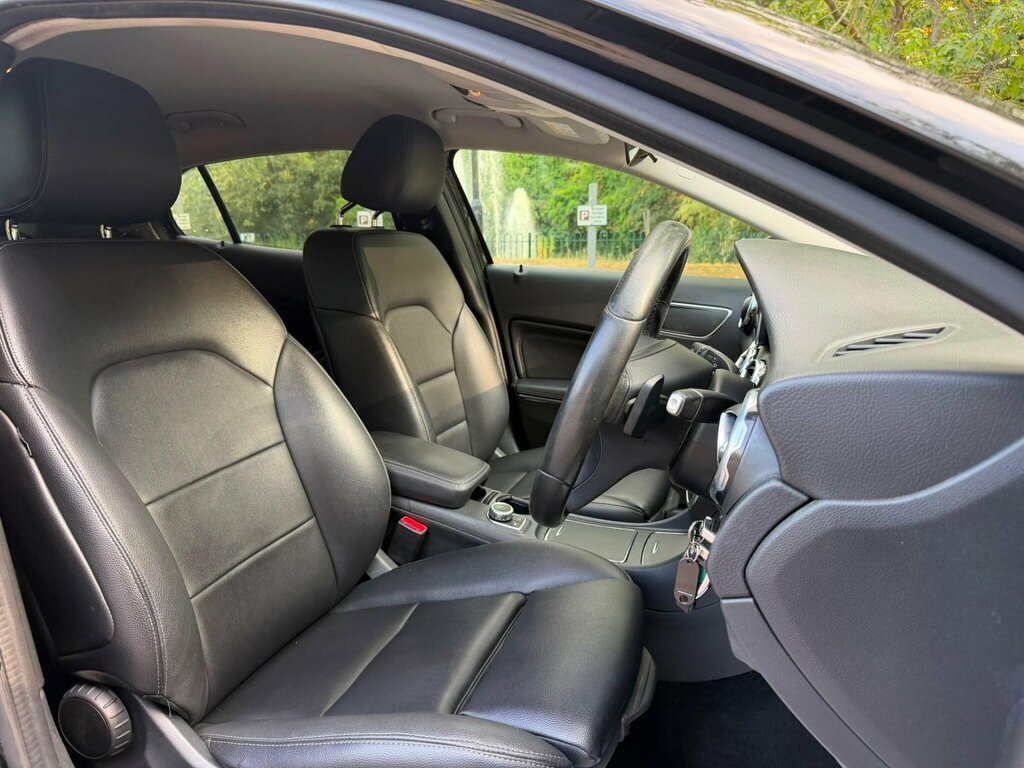 Mercedes-Benz GLA Class 220D 4Matic Amg Line Grey #13