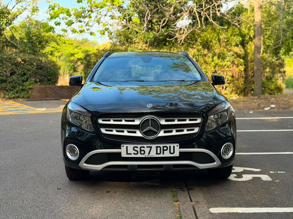 Mercedes-Benz GLA Class 220D 4Matic Amg Line Grey #9