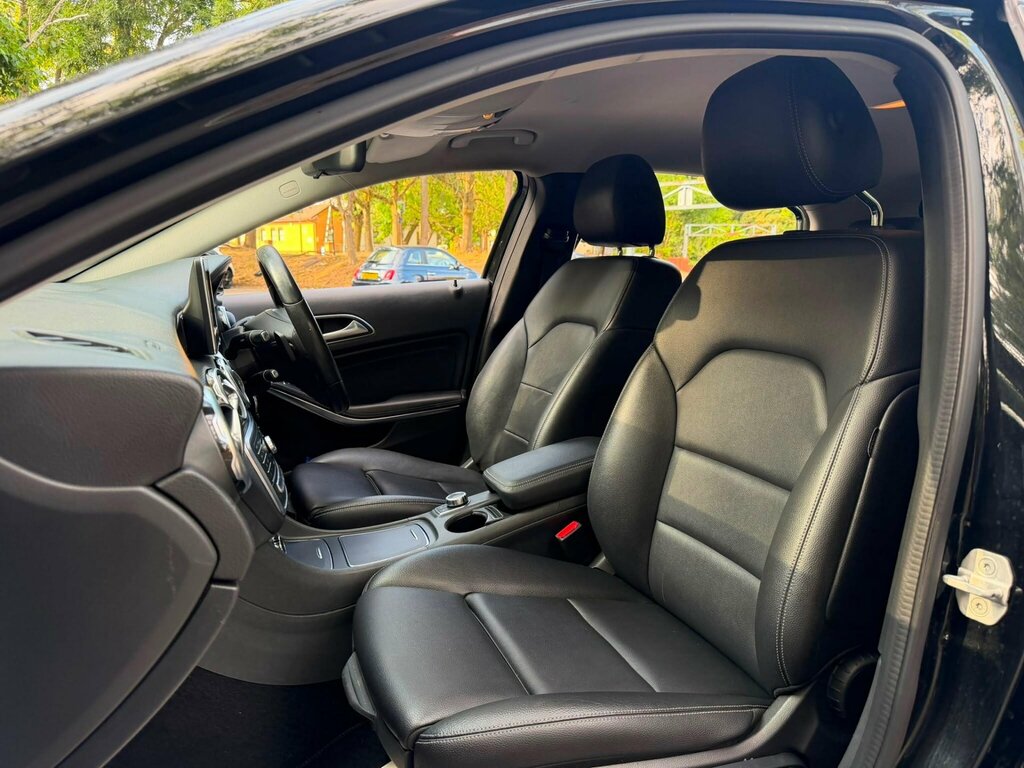 Mercedes-Benz GLA Class 220D 4Matic Amg Line Grey #16
