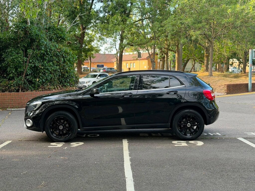 Mercedes-Benz GLA Class 220D 4Matic Amg Line Grey #7