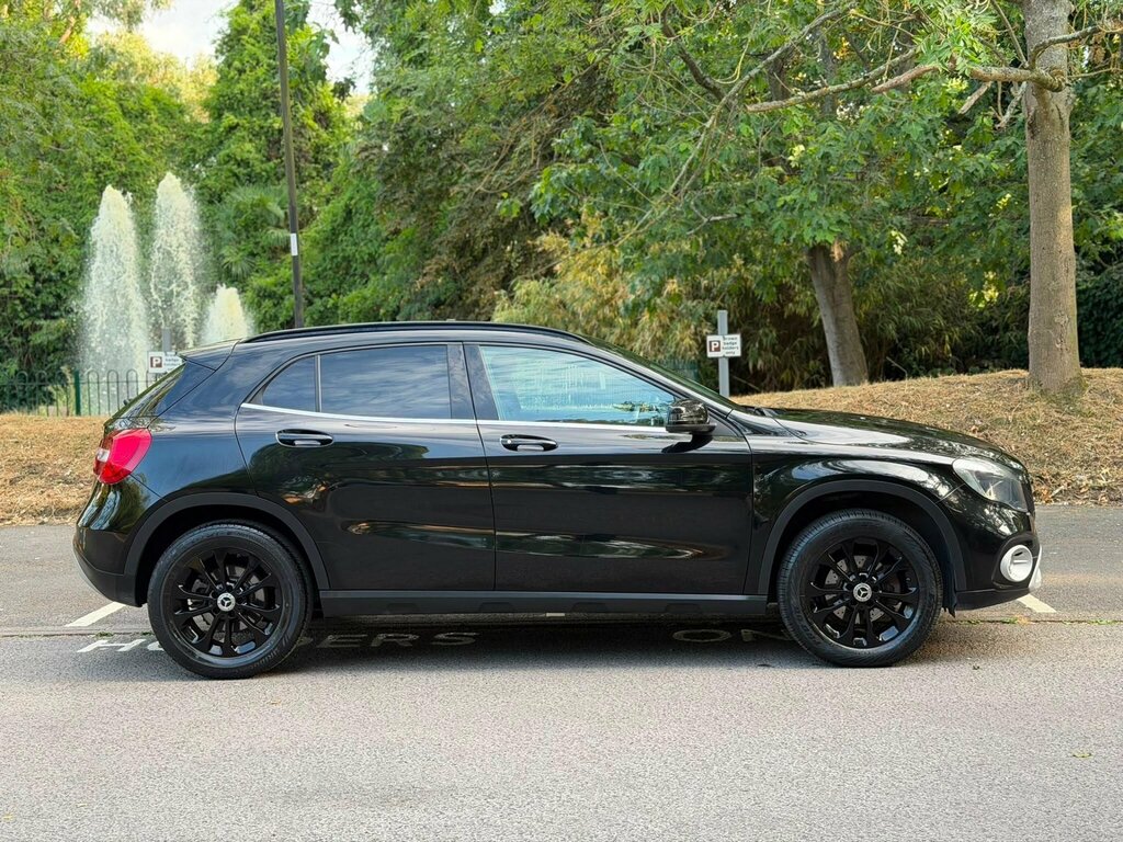 Mercedes-Benz GLA Class 2.1 Gla200d Se 7G-dct Euro 6 Ss Black #3