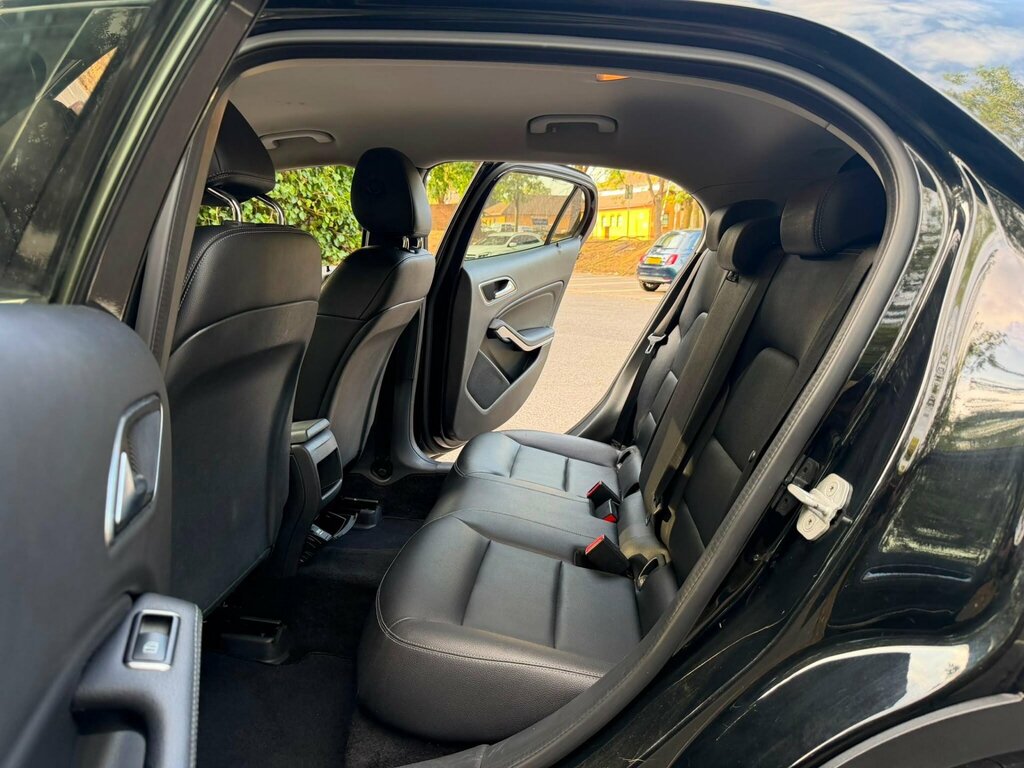 Mercedes-Benz GLA Class 220D 4Matic Amg Line Grey #17
