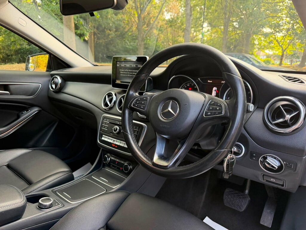 Mercedes-Benz GLA Class 220D 4Matic Amg Line Grey #11