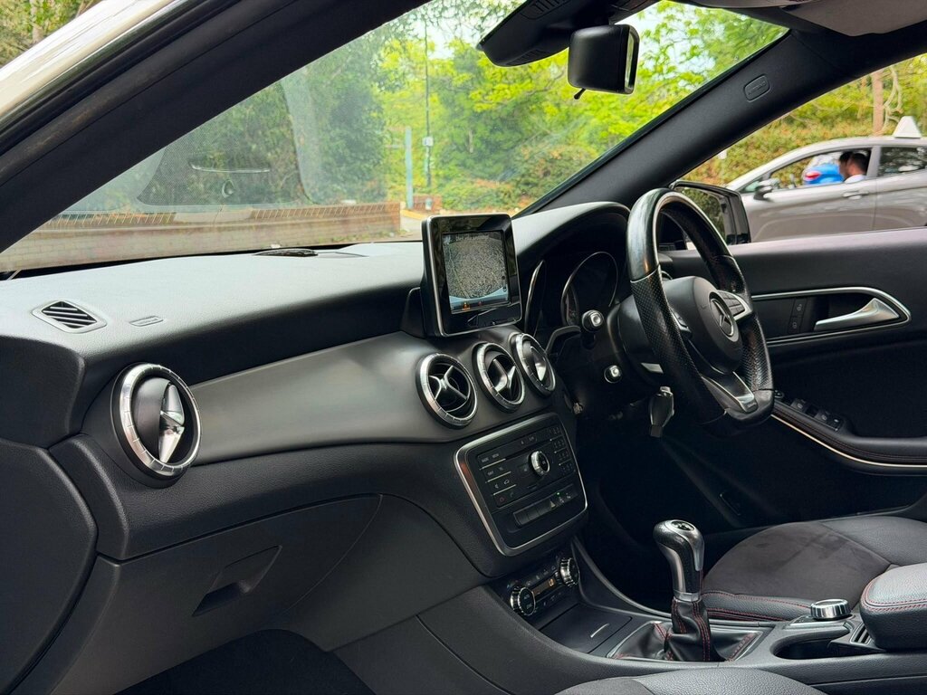 Mercedes-Benz CLA Class Estate Black #12